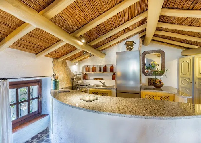 Charming Il Glicine A Holiday home